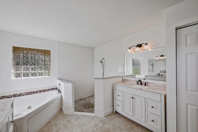 8671 155th Place N, Palm Beach Gardens, FL 33418