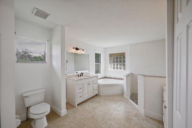 8671 155th Place N, Palm Beach Gardens, FL 33418