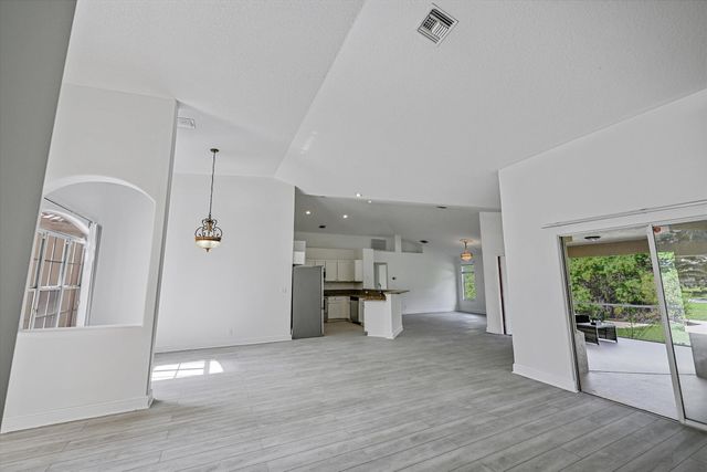 8671 155th Place N, Palm Beach Gardens, FL 33418