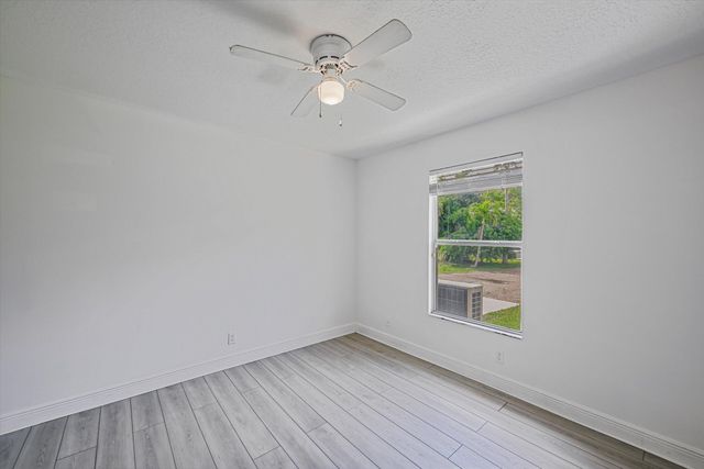 8671 155th Place N, Palm Beach Gardens, FL 33418
