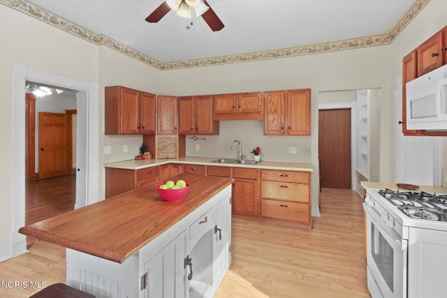 23763 W Front Street, Grand Rapids, OH 43522