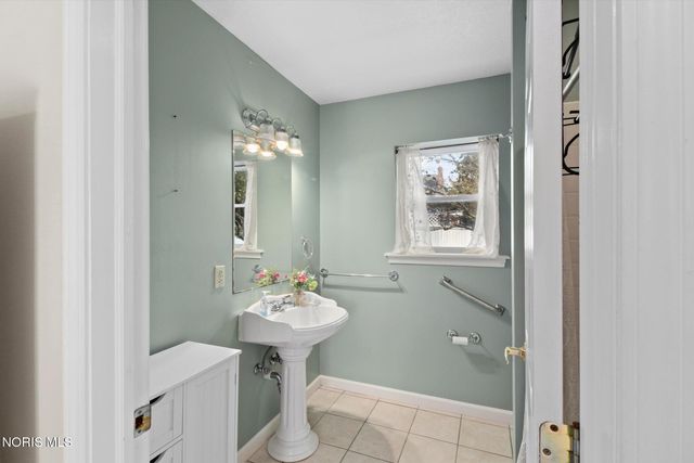 23763 W Front Street, Grand Rapids, OH 43522