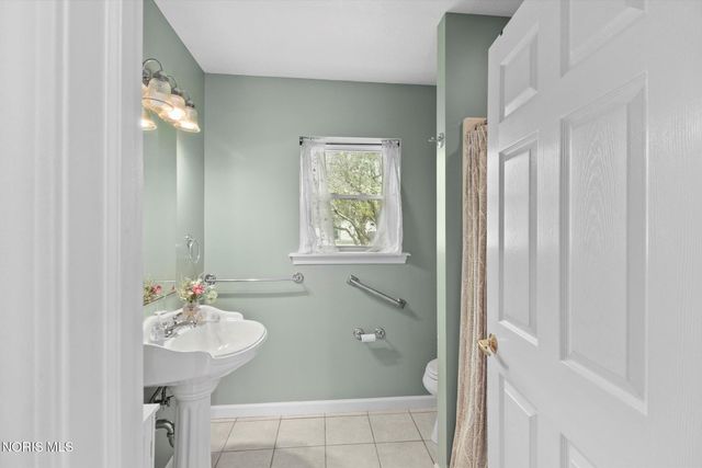 23763 W Front Street, Grand Rapids, OH 43522