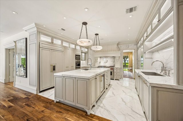 1604 North Boulevard, Houston, TX 77006