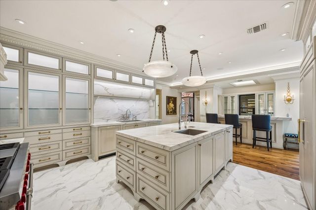 1604 North Boulevard, Houston, TX 77006