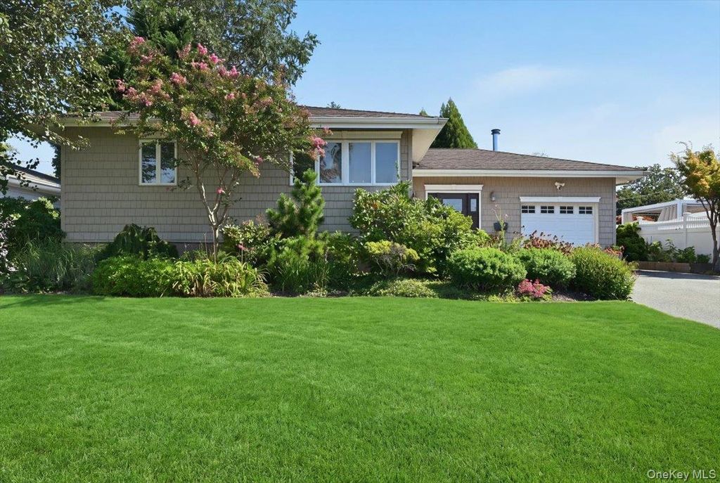 2891 Montgomery Street, Wantagh, NY 11793 — photo 2