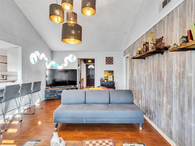 7282 Shady Corners Lane, Houston, TX 77040