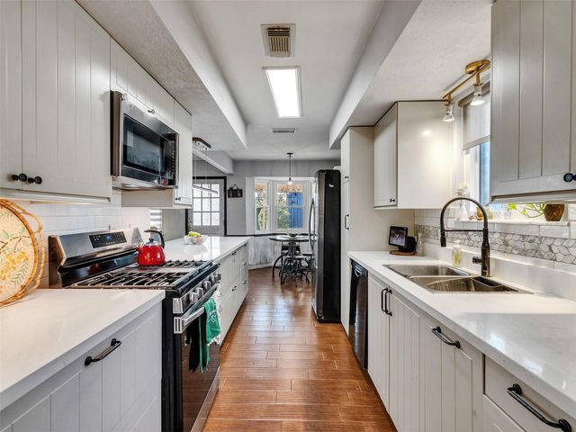 7282 Shady Corners Lane, Houston, TX 77040