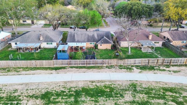 7282 Shady Corners Lane, Houston, TX 77040