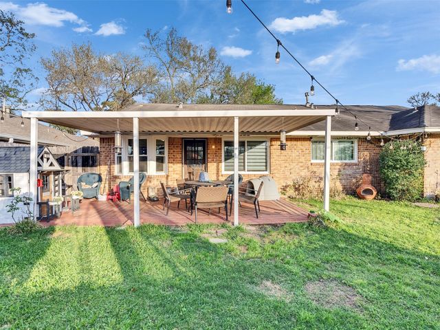 7282 Shady Corners Lane, Houston, TX 77040