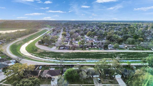 7282 Shady Corners Lane, Houston, TX 77040