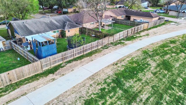 7282 Shady Corners Lane, Houston, TX 77040