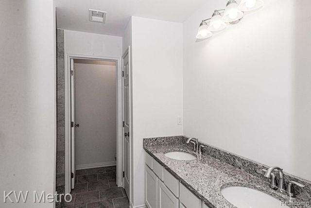 34608 John Bartley Circle, Sterling Heights, MI 48310