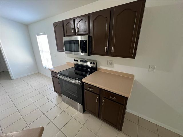 685 Desoto BLVD N, Naples, FL 34120