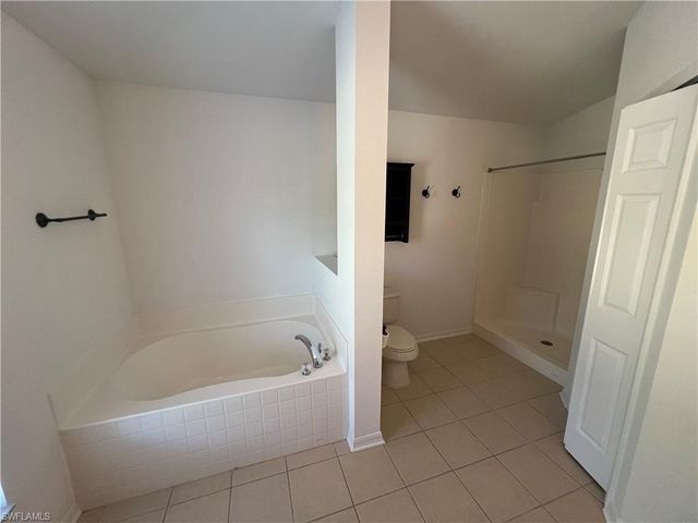 685 Desoto BLVD N, Naples, FL 34120