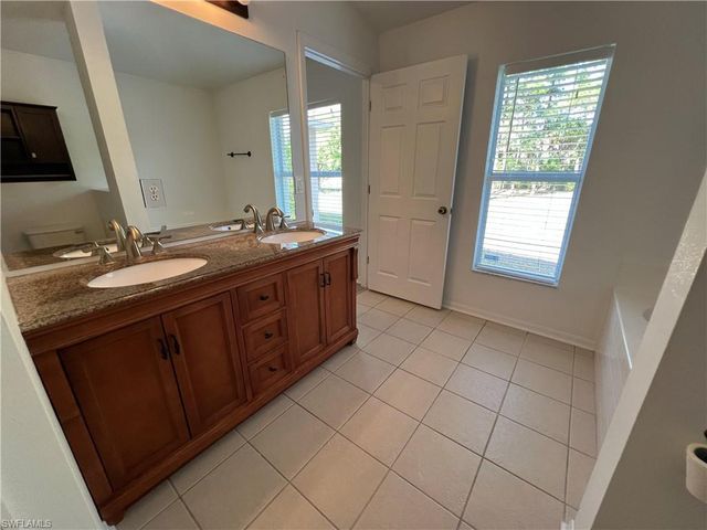 685 Desoto BLVD N, Naples, FL 34120