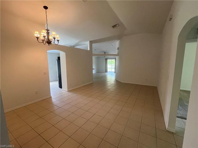 685 Desoto BLVD N, Naples, FL 34120