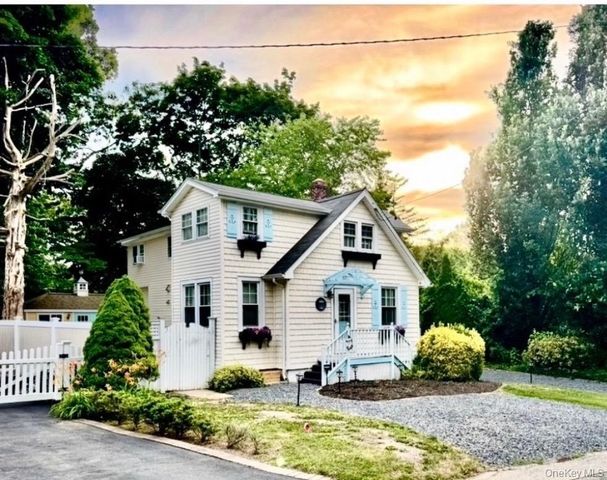 9 Valleywood Drive, Huntington Station, NY 11746