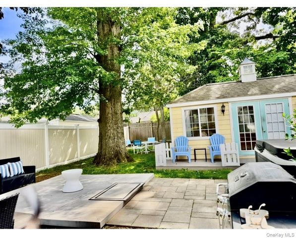 9 Valleywood Drive, Huntington Station, NY 11746