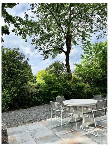 9 Valleywood Drive, Huntington Station, NY 11746