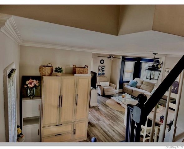 9 Valleywood Drive, Huntington Station, NY 11746