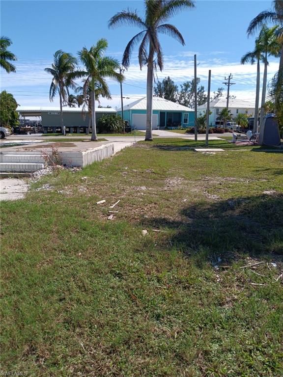 2413 York RD, ST. JAMES CITY, FL 33956 — photo 4