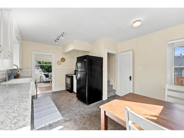 1235 Sw CHELTENHAM St, Portland, OR 97239
