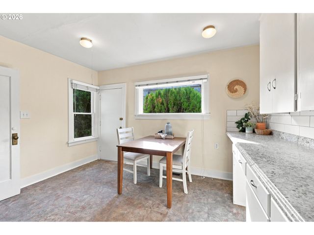 1235 Sw CHELTENHAM St, Portland, OR 97239