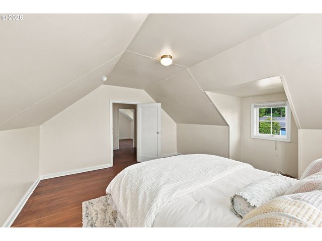 1235 Sw CHELTENHAM St, Portland, OR 97239