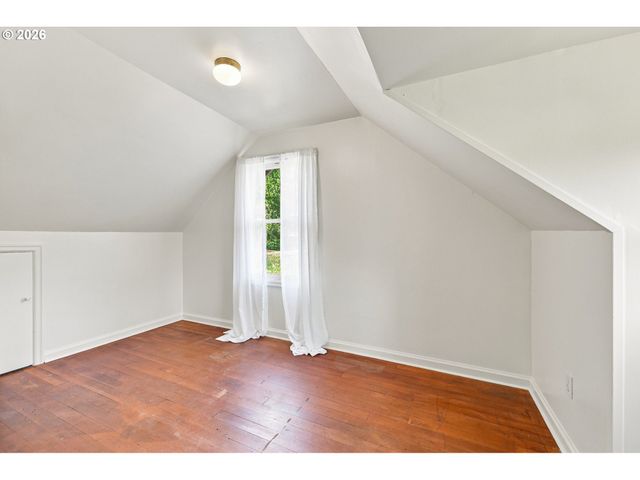 1235 Sw CHELTENHAM St, Portland, OR 97239