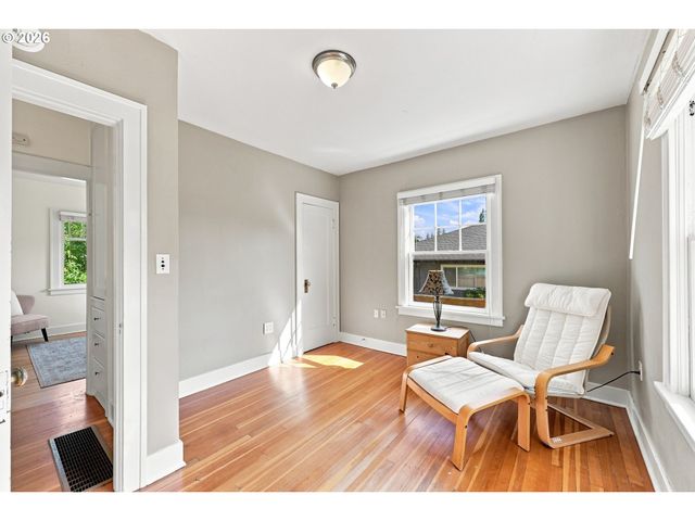 1235 Sw CHELTENHAM St, Portland, OR 97239