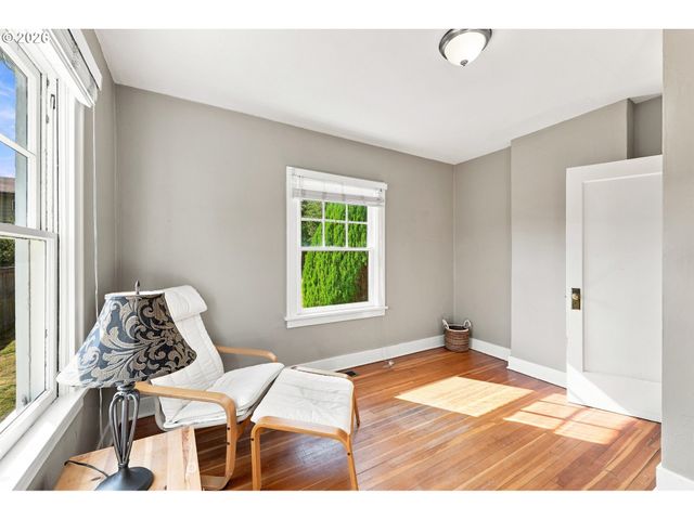 1235 Sw CHELTENHAM St, Portland, OR 97239