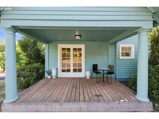 1235 Sw CHELTENHAM St, Portland, OR 97239