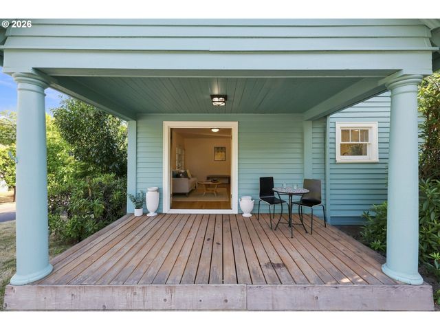1235 Sw CHELTENHAM St, Portland, OR 97239