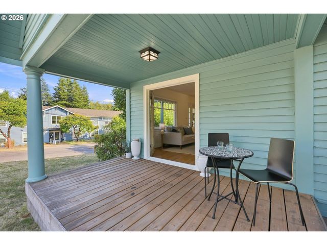 1235 Sw CHELTENHAM St, Portland, OR 97239