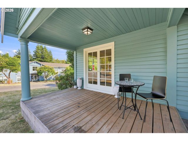 1235 Sw CHELTENHAM St, Portland, OR 97239