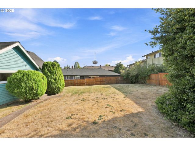 1235 Sw CHELTENHAM St, Portland, OR 97239