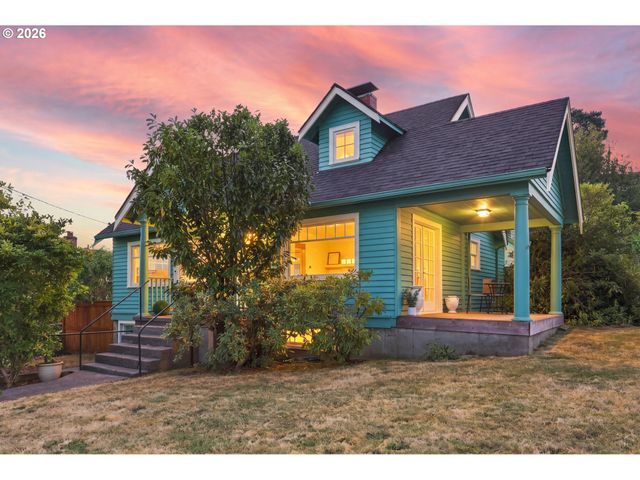 1235 Sw CHELTENHAM St, Portland, OR 97239