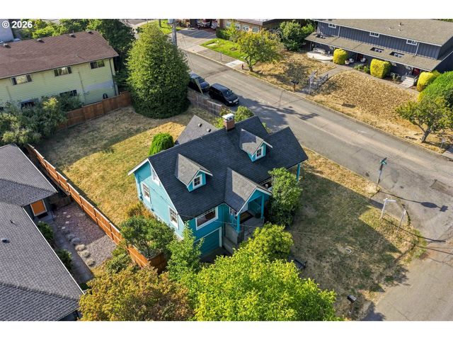 1235 Sw CHELTENHAM St, Portland, OR 97239
