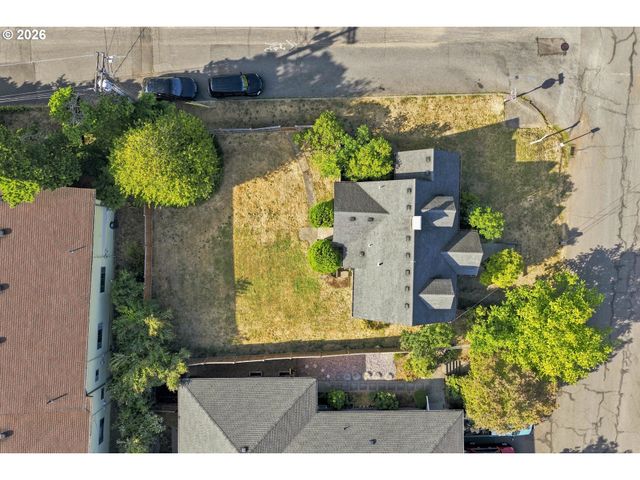 1235 Sw CHELTENHAM St, Portland, OR 97239