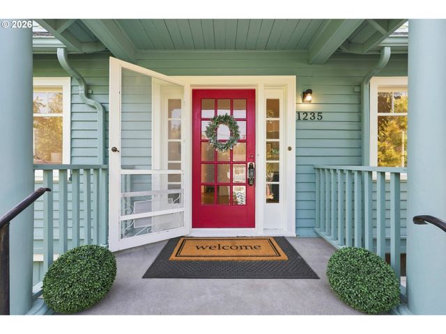 1235 Sw CHELTENHAM St, Portland, OR 97239