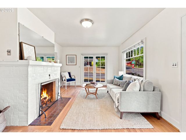 1235 Sw CHELTENHAM St, Portland, OR 97239