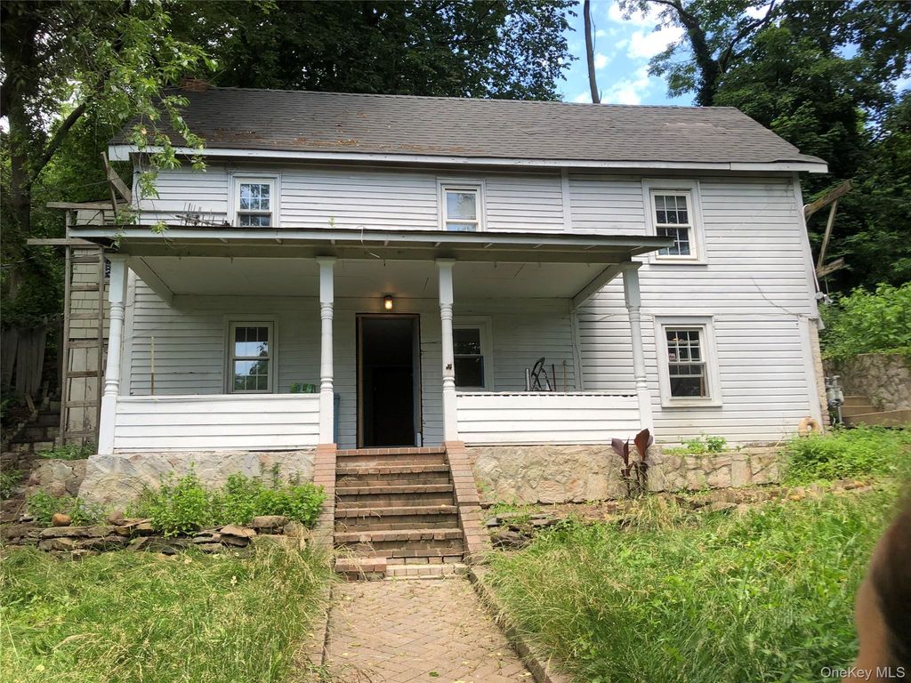 1673 Northern Boulevard, Roslyn, NY 11576