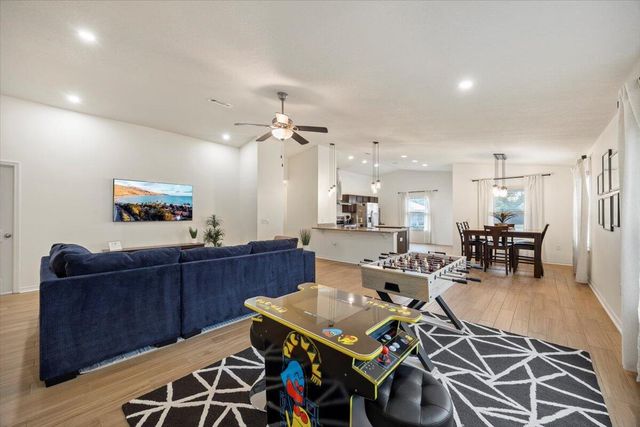 8174 Tavira Street, Navarre, FL 32566