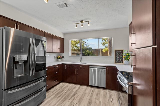 6305 Silver Leaf Dr, League City, TX 77573