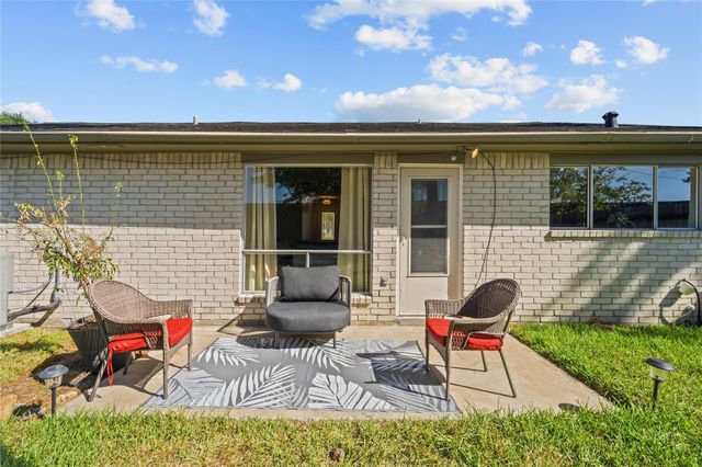 6305 Silver Leaf Dr, League City, TX 77573