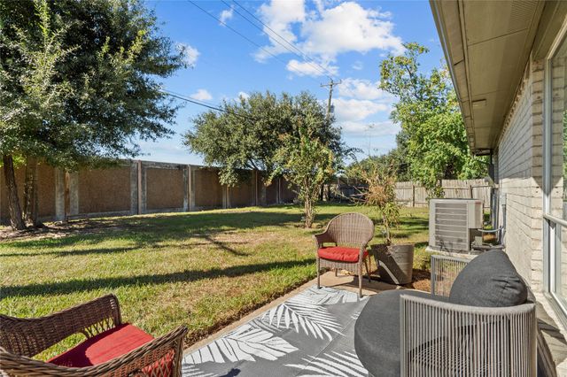 6305 Silver Leaf Dr, League City, TX 77573