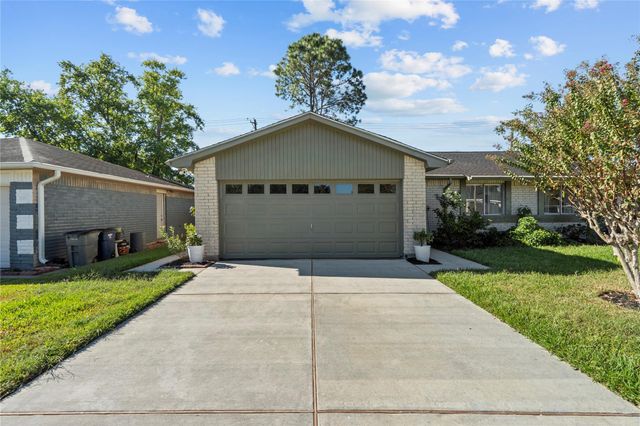 6305 Silver Leaf Dr, League City, TX 77573