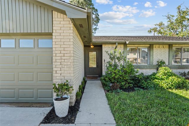 6305 Silver Leaf Dr, League City, TX 77573