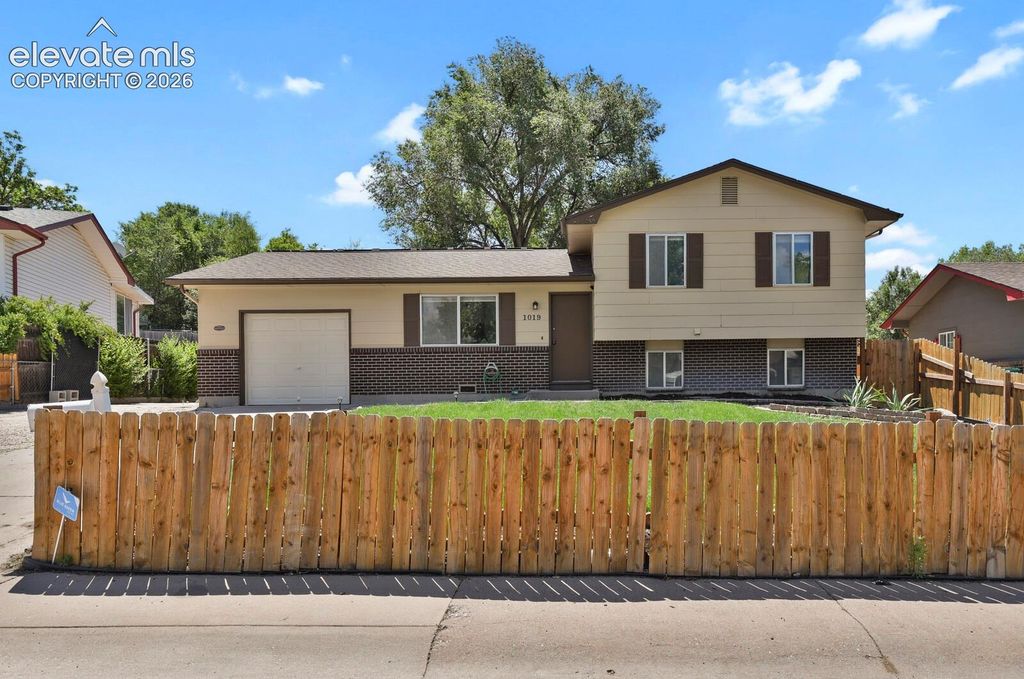 1019 De La Vista Lane, Colorado Springs, CO 80911